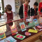 Expozitie ce ilustreaza obiceiuri Pascale