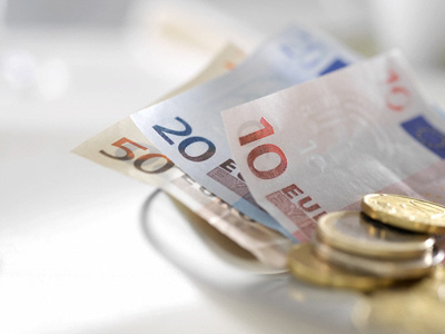 Date limită depunere proiecte – Aprilie 2021