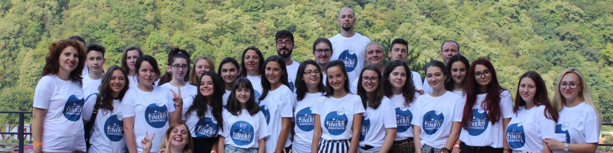 Tinerii și democrația